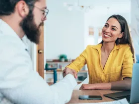 Specjalistka HR podczas rozmowy rekrutacyjnej