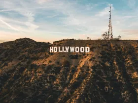 Napis Hollywood na wzgórzu