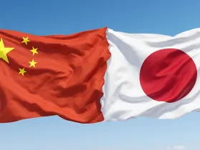 Flagi Japonii i Chin na tle nieba