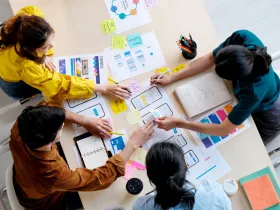 Zespół projektantów w biurze