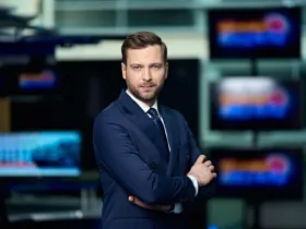 Dziennikarz, Radomir Wit, w studiu telewizyjnym